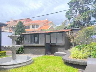 Foto 4 de Elegante villa en venta, áreas verdes, una sola planta, sector Puertas del Sol -  Cazhapata