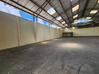 Foto 3 de EN ARRIENDO BODEGA EN EL PARQUE INDUSTRIAL - CUENCA