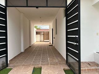 Foto 3 de VENTA CASA MODERNA 3 DORMITORIOS CONJUNTO MONTEBELLUNO SANTO DOMINGO ECUADOR