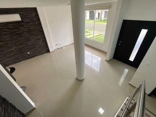 Foto 11 de VENTA CASA MODERNA 3 DORMITORIOS CONJUNTO MONTEBELLUNO SANTO DOMINGO ECUADOR