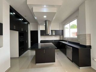 Foto 7 de VENTA CASA MODERNA 3 DORMITORIOS CONJUNTO MONTEBELLUNO SANTO DOMINGO ECUADOR