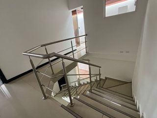 Foto 9 de VENTA CASA MODERNA 3 DORMITORIOS CONJUNTO MONTEBELLUNO SANTO DOMINGO ECUADOR