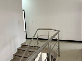Foto 10 de VENTA CASA MODERNA 3 DORMITORIOS CONJUNTO MONTEBELLUNO SANTO DOMINGO ECUADOR