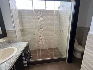 Foto 18 de VENTA CASA MODERNA 3 DORMITORIOS CONJUNTO MONTEBELLUNO SANTO DOMINGO ECUADOR