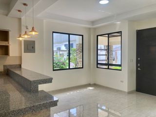 Foto 4 de HERMOSA CASA DE 1 PLANTA