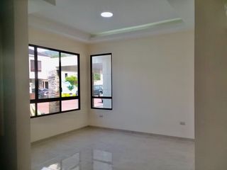 Foto 5 de HERMOSA CASA DE 1 PLANTA