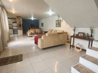 Foto 6 de Vendo casa rentera en dos cuerpos, Sector estadio de Chimbacalle