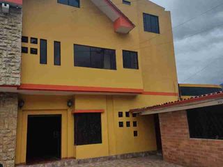 Foto 1 de VENDO CASA COMERCIAL ADAPTADA PARA EVENTOS, RESTAURANTE, Y 5 DEPARTAMENTOS