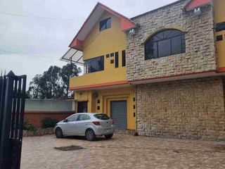 Foto 3 de VENDO CASA COMERCIAL ADAPTADA PARA EVENTOS, RESTAURANTE, Y 5 DEPARTAMENTOS