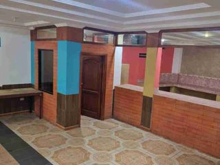 Foto 8 de VENDO CASA COMERCIAL ADAPTADA PARA EVENTOS, RESTAURANTE, Y 5 DEPARTAMENTOS