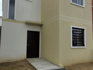 Foto 1 de CASA DE ESTRENO SEMI-AMOBLADA (VIA A LA COSTA PASEO DEL SOL 4)