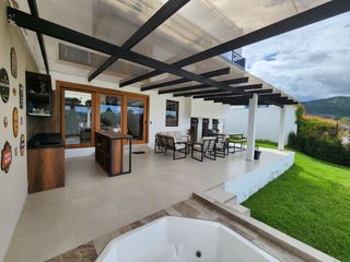 Foto 12 de En Venta Casa de lujo – Urbanización privada, Challuabamba - Cuenca