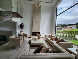 Foto 3 de En Venta Casa de lujo – Urbanización privada, Challuabamba - Cuenca