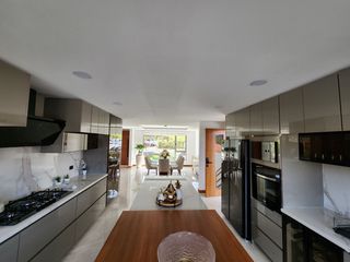 Foto 4 de En Venta Casa de lujo – Urbanización privada, Challuabamba - Cuenca