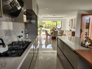 Foto 5 de En Venta Casa de lujo – Urbanización privada, Challuabamba - Cuenca