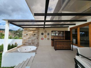 Foto 10 de En Venta Casa de lujo – Urbanización privada, Challuabamba - Cuenca