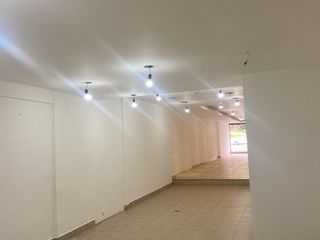 Foto 1 de Rento Local  para RESTAURANTE de 100 m2 en Av. Los Shyris , Quito , Ecuador.