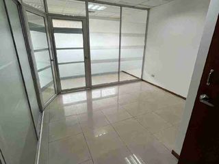 Foto 2 de VENDO FUNCIONAL OFICINA TRADR BUILDING NORTE DE GUAYAQUIL