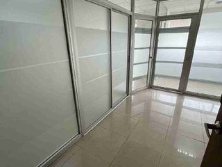 Foto 3 de VENDO FUNCIONAL OFICINA TRADR BUILDING NORTE DE GUAYAQUIL