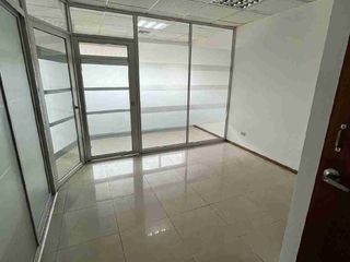 Foto 4 de VENDO FUNCIONAL OFICINA TRADR BUILDING NORTE DE GUAYAQUIL