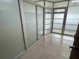 Foto 1 de VENDO FUNCIONAL OFICINA TRADR BUILDING NORTE DE GUAYAQUIL