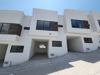 Foto 1 de EN VENTA CASA 3 DORMITORIOS SECTOR MISICATA LOS TILOS - CUENCA