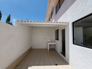 Foto 4 de EN VENTA CASA 3 DORMITORIOS SECTOR MISICATA LOS TILOS - CUENCA