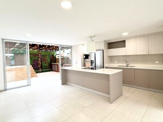 Foto 1 de Casa en Tumbaco en Venta, con linea blanca