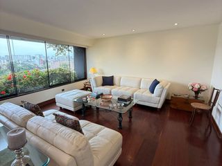 Foto 2 de Espectacular Flat de 224 m² con Vista a la avenida y Cerca Al Golf en San Isidro