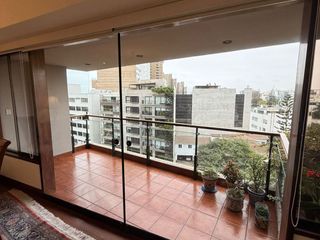 Foto 15 de Espectacular Flat de 224 m² con Vista a la avenida y Cerca Al Golf en San Isidro