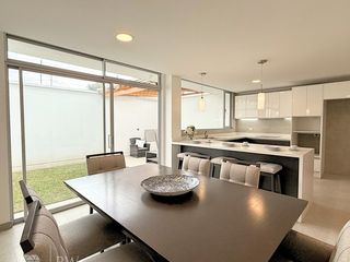 Foto 2 de 🏡 Casa Moderna Tumbaco en Conjunto Privado – $205,000