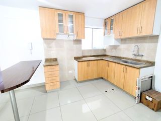 Foto 8 de ¡OPORTUNIDAD ÚNICA! VENTA  DEPARTAMENTO + COCHERA 90 m2  URB. VENTURA ROSSI