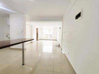 Foto 3 de ¡OPORTUNIDAD ÚNICA! VENTA  DEPARTAMENTO + COCHERA 90 m2  URB. VENTURA ROSSI