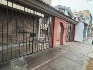 Foto 4 de ¡Ubicadisima Casa en Venta! - Frente a Parque Surco