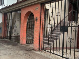Foto 1 de ¡Ubicadisima Casa en Venta! - Frente a Parque Surco