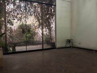 Foto 5 de ¡Ubicadisima Casa en Venta! - Frente a Parque Surco