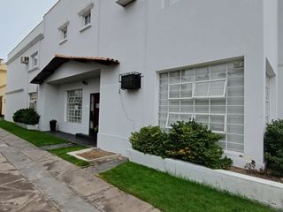 Foto 1 de Casa amplia excelente ubicación San Isidro