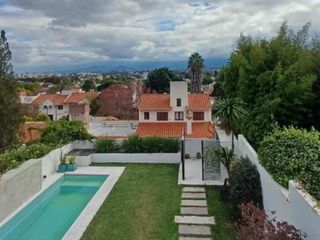 Foto 1 de VENTA HERMOSA CASA TRES CERRITOS CON PILETA