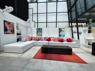 Foto 1 de Arriendo Casa Moderna y Exclusiva en Medellin