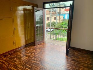 Foto 11 de ALQUILER DE HERMOSA CASA FRENTE A PARQUE EN SANTA BEATRIZ – LIMA CENTRO