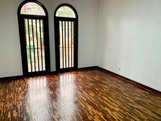Foto 15 de ALQUILER DE HERMOSA CASA FRENTE A PARQUE EN SANTA BEATRIZ – LIMA CENTRO
