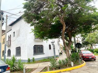 Foto 18 de ALQUILER DE HERMOSA CASA FRENTE A PARQUE EN SANTA BEATRIZ – LIMA CENTRO
