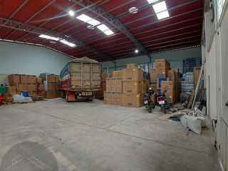 Foto 3 de Se Alquila Galpón Cubierto de 400m2 Esquinero Nuevo, cerca a la Av. La Ferroviaria