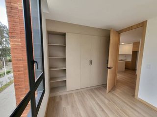 Foto 9 de En Venta Departamento de 2 Dormitorios en sector Av. Primero de Mayo - Cuenca