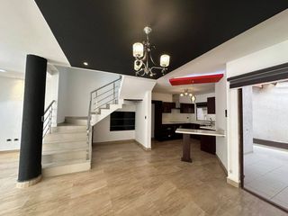 Foto 2 de Casa En Venta de 3 dormitorios con frente a la vía sector Medio Ejido - Cuenca
