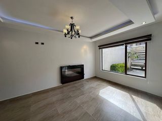 Foto 3 de Casa En Venta de 3 dormitorios con frente a la vía sector Medio Ejido - Cuenca