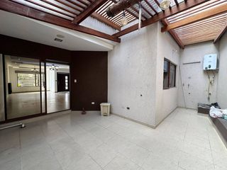 Foto 7 de Casa En Venta de 3 dormitorios con frente a la vía sector Medio Ejido - Cuenca