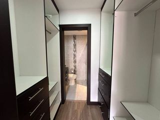 Foto 10 de Casa En Venta de 3 dormitorios con frente a la vía sector Medio Ejido - Cuenca