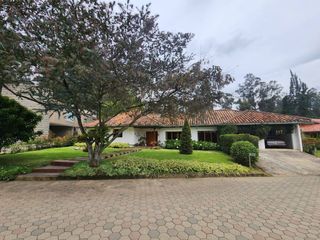 Foto 1 de En Venta hermosa Casa en San Joaquín sector Cuenca Tenis & Golf Club