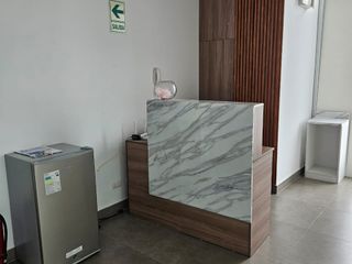 Foto 1 de ALQUILO LOCAL AMOBLADO COMO CONSULTORIO U OFICINA